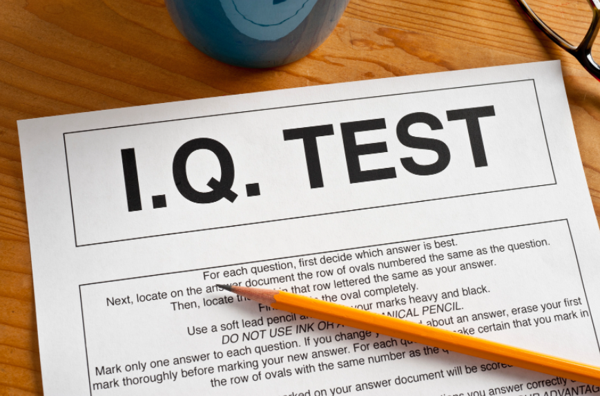 Intelligenza e QI: esiste davvero il “fattore G”? Ha senso il test dell’intelligenza oggi?